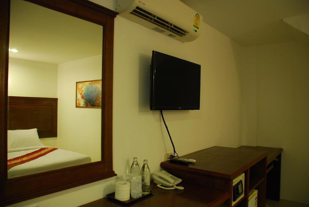 Patong Budget Rooms Extérieur photo